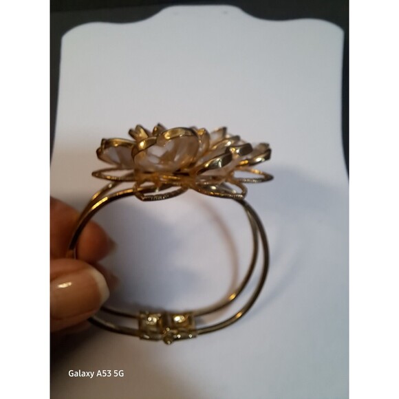 Flower Bracelet Gold-tone Metal Clasp Cuff Costume Formal Dance - Picture 11 of 14